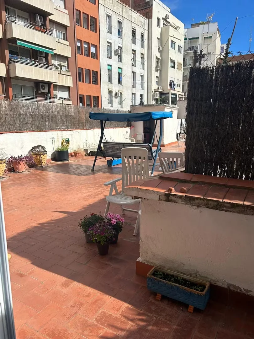 Quarto para alugar em apartamento de estudantes em , totalmente mobilado