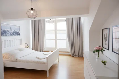 Logement entier à Mittenwalder Straße, Kreuzberg, image 1 de 10