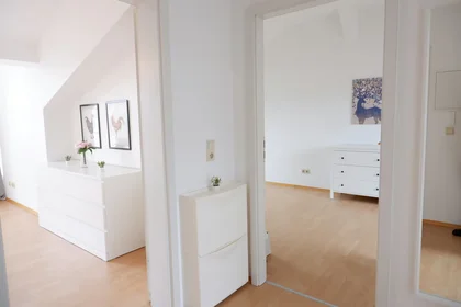 Logement entier à Mittenwalder Straße, Kreuzberg, image 2 de 10