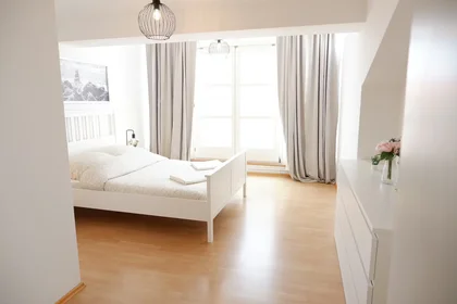 Logement entier à Mittenwalder Straße, Kreuzberg, image 3 de 10