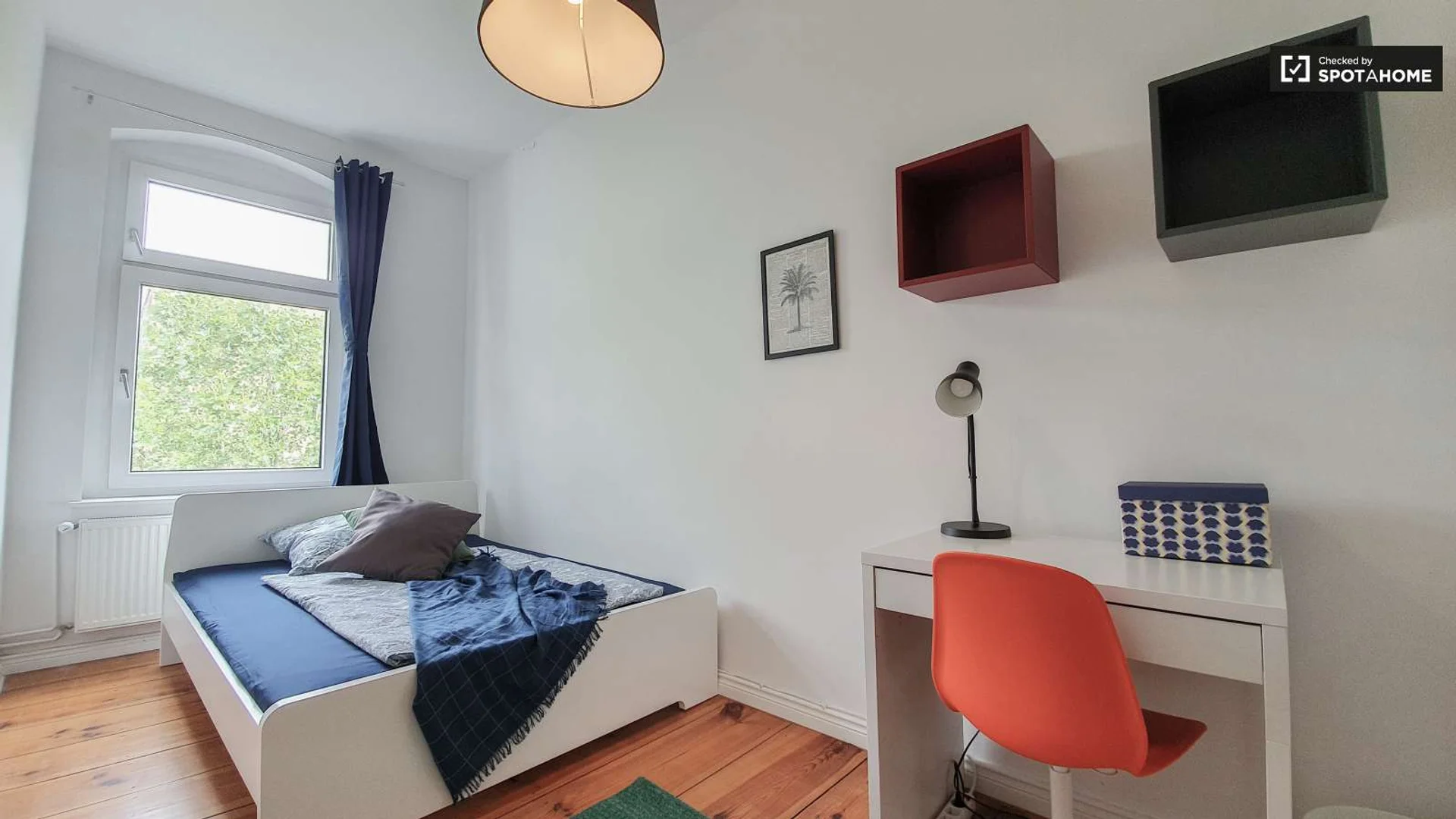 Quarto para alugar em apartamento de estudantes em , totalmente mobilado