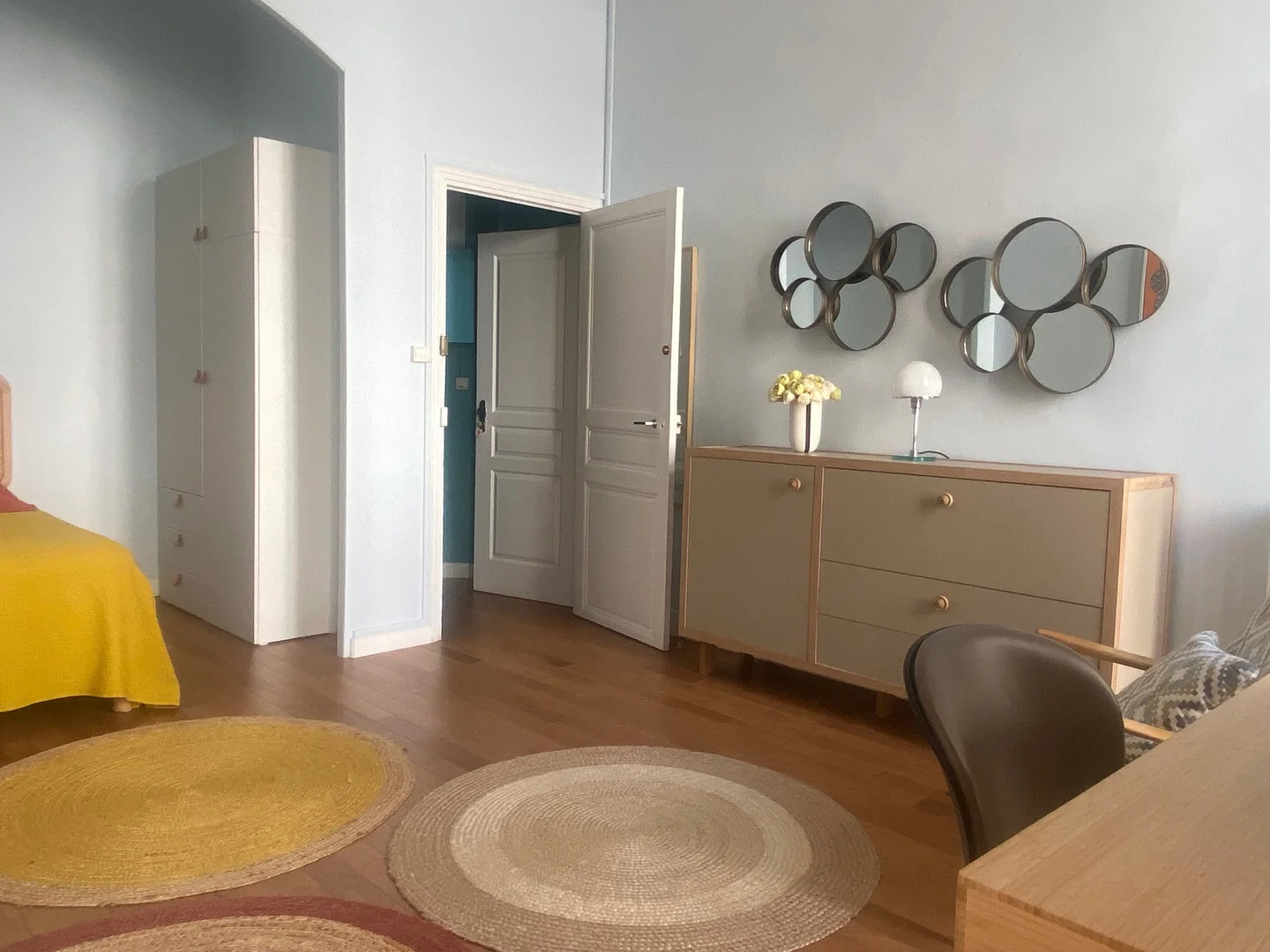 Bright and airy student room with easy university access in 