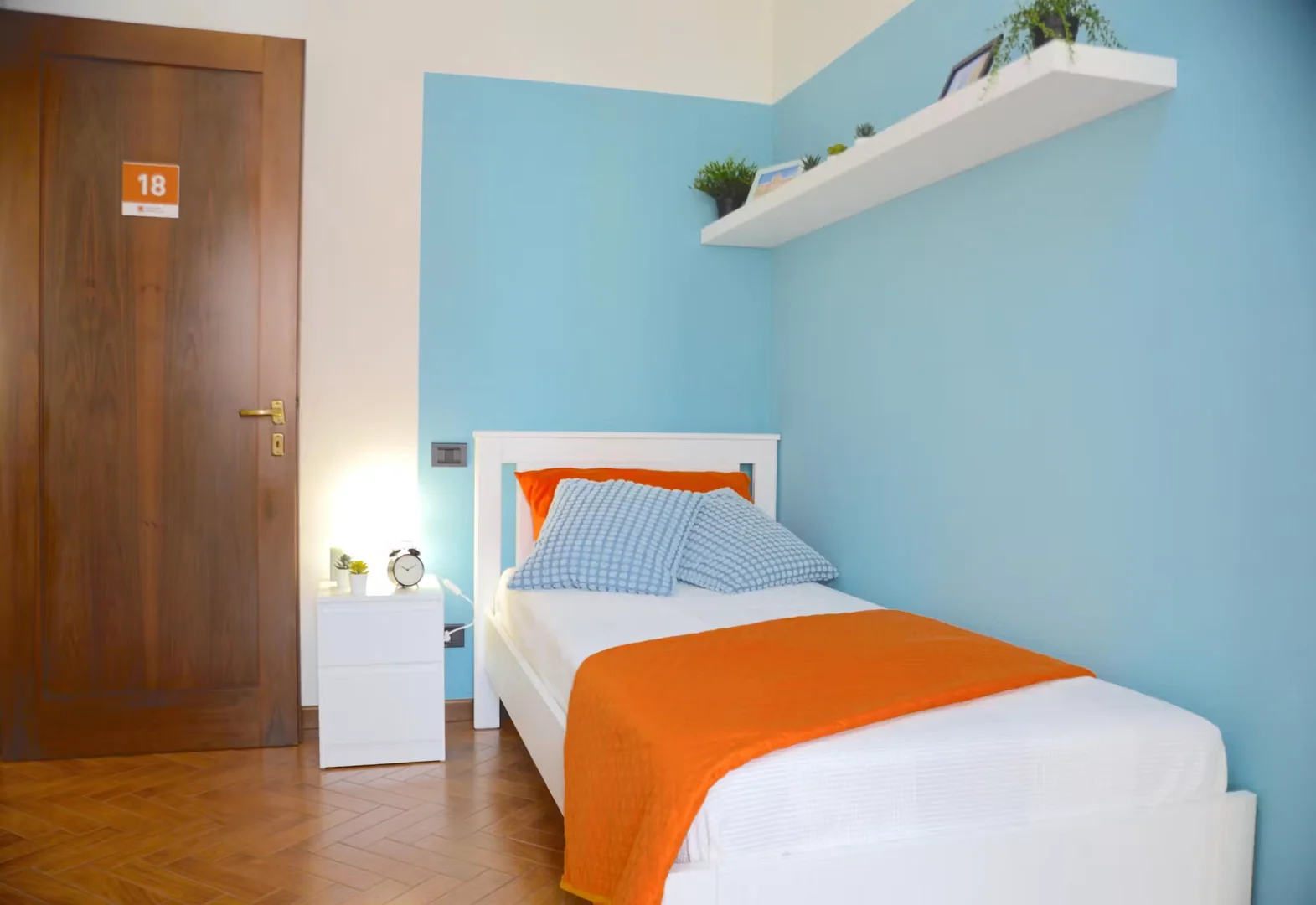 Quarto de estudante económico perto do campus em 