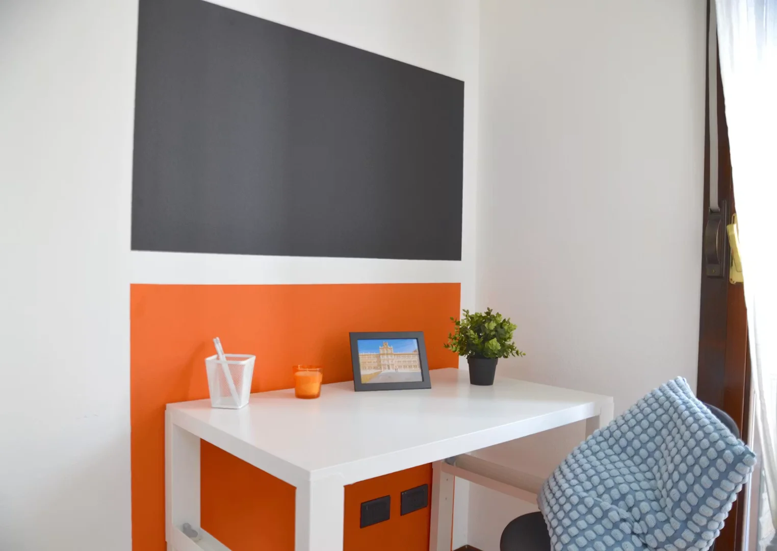 Quarto de estudante confortável e espaçoso em 