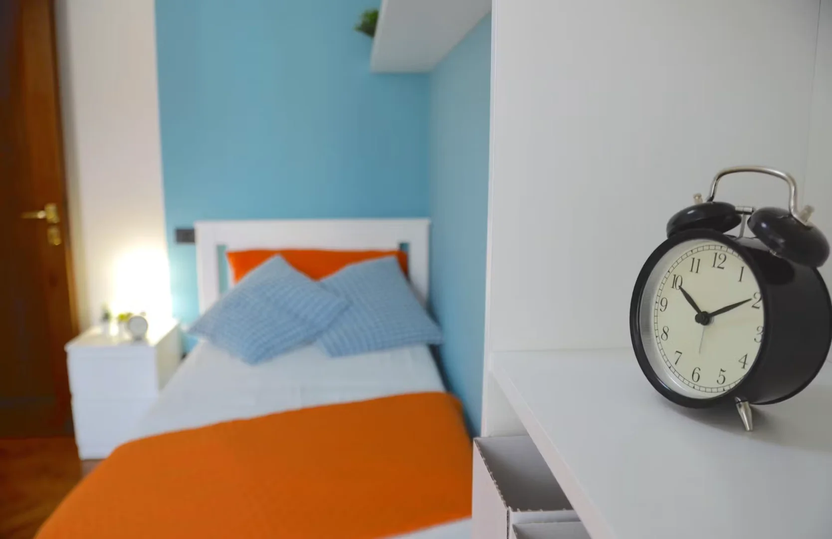 Quarto de estudante em  com área de estudo e instalações partilhadas