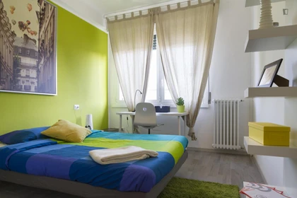 Pokój do wynajęcia we wspólnym mieszkaniu w Torino