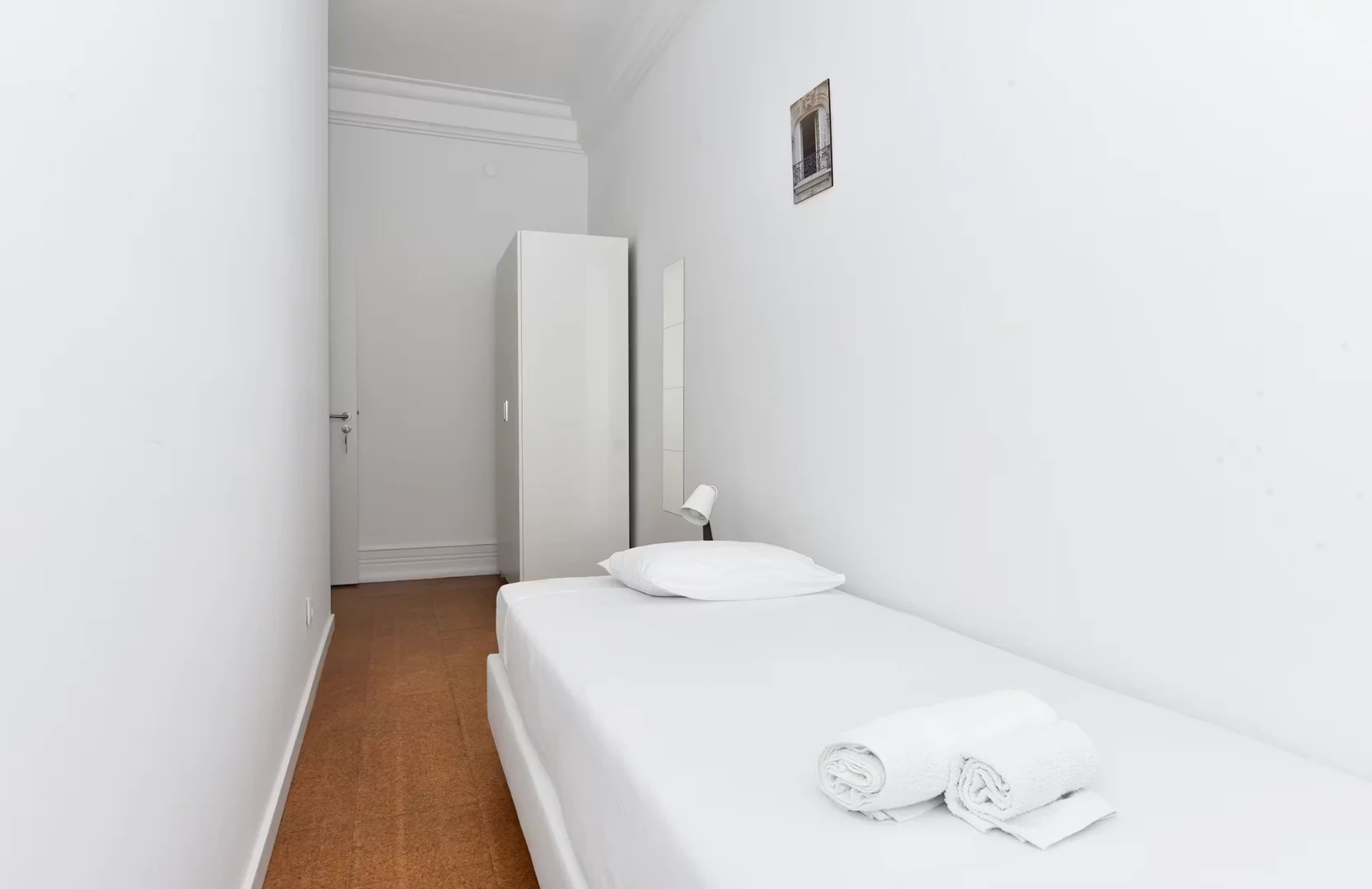 Room for rent in student apartment in , fully furnished