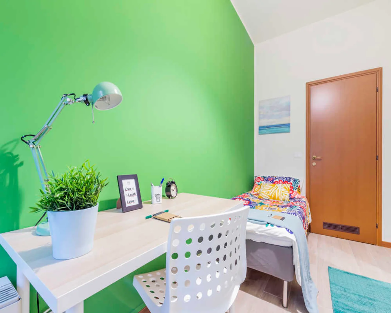 Habitación para estudiantes en con área de estudio y facilidades compartidas