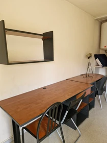 Very bright studio for rent in Marseille