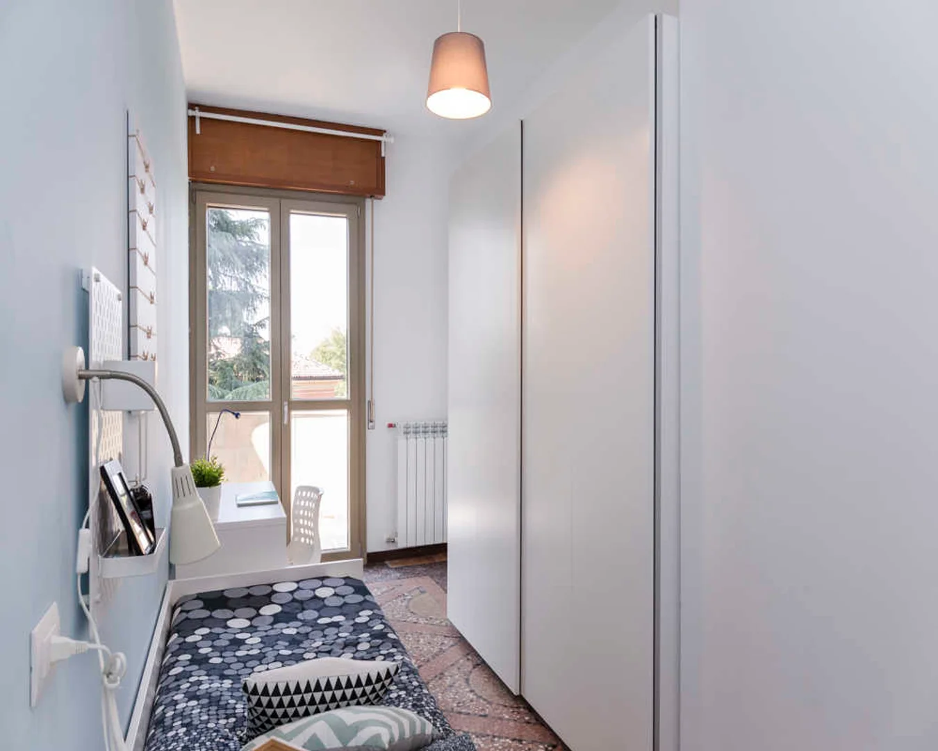 Habitación estudiantil amplia y cómoda en 