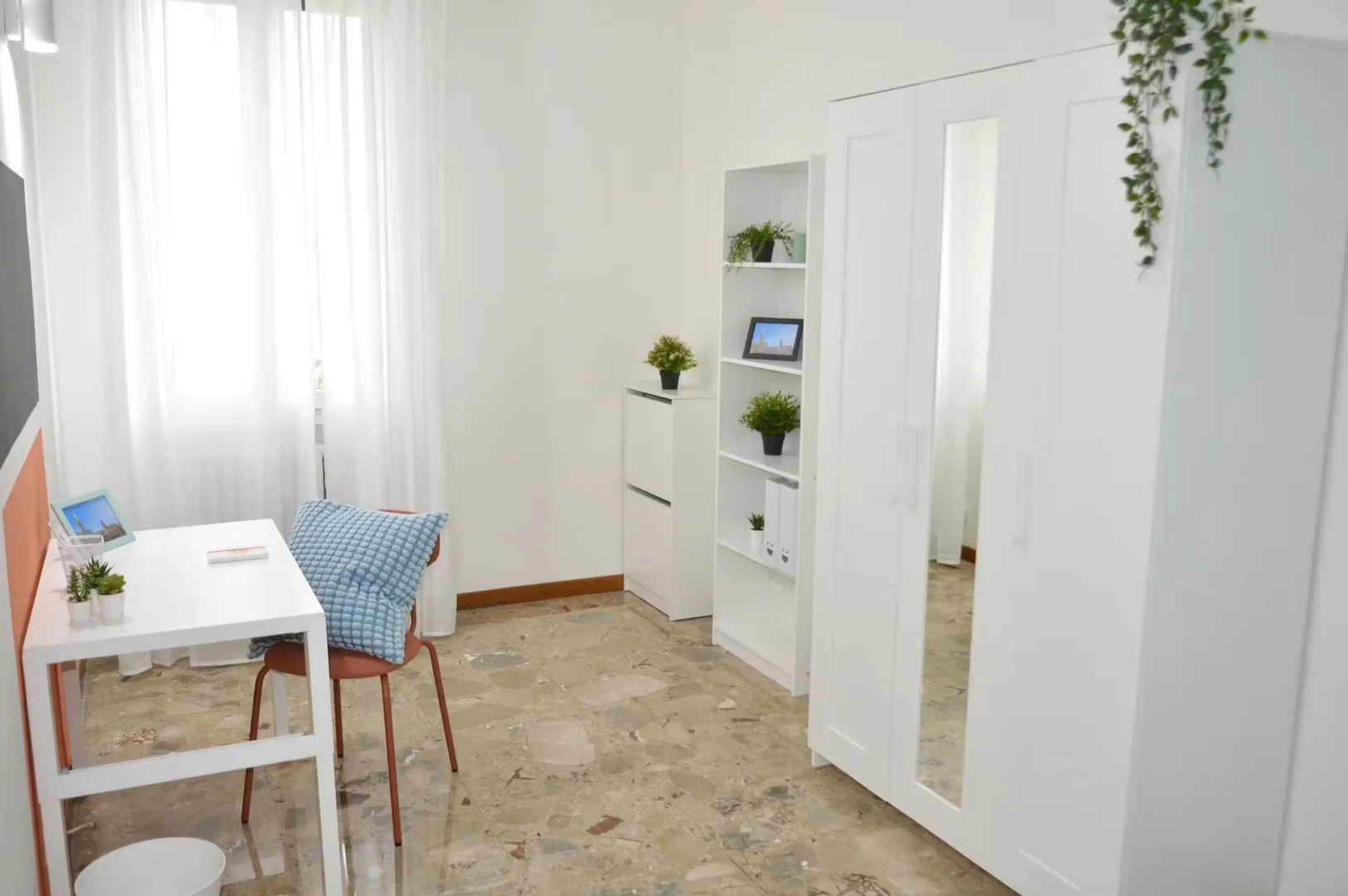 Komfortables und geräumiges Studentenzimmer in