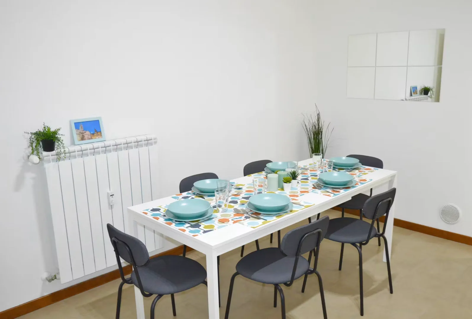 Funktionelles Studentenzimmer perfekt zum Studieren in 
