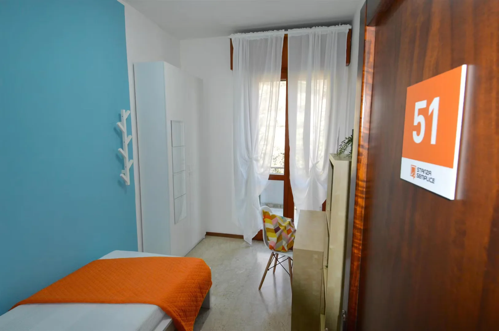 Economical student room with convenient location in 