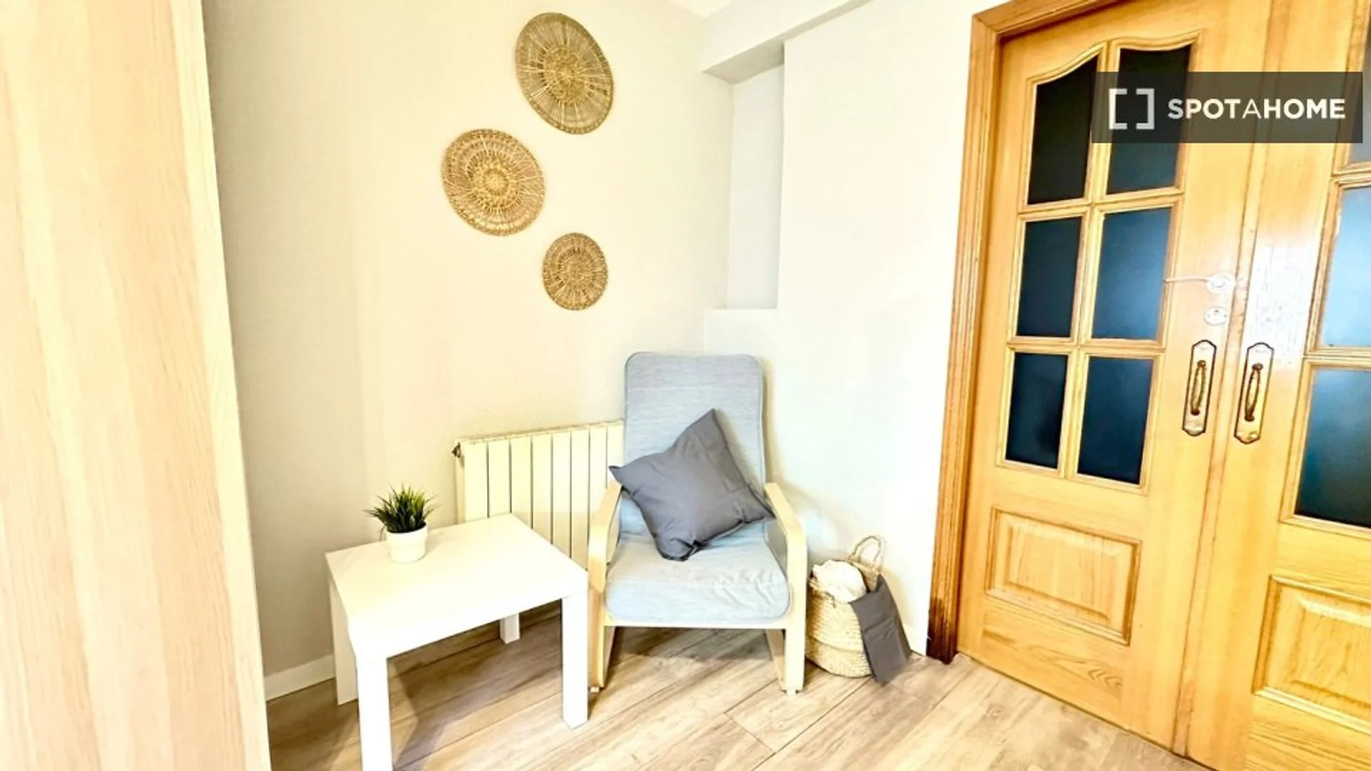 Comfortable and spacious student room in 