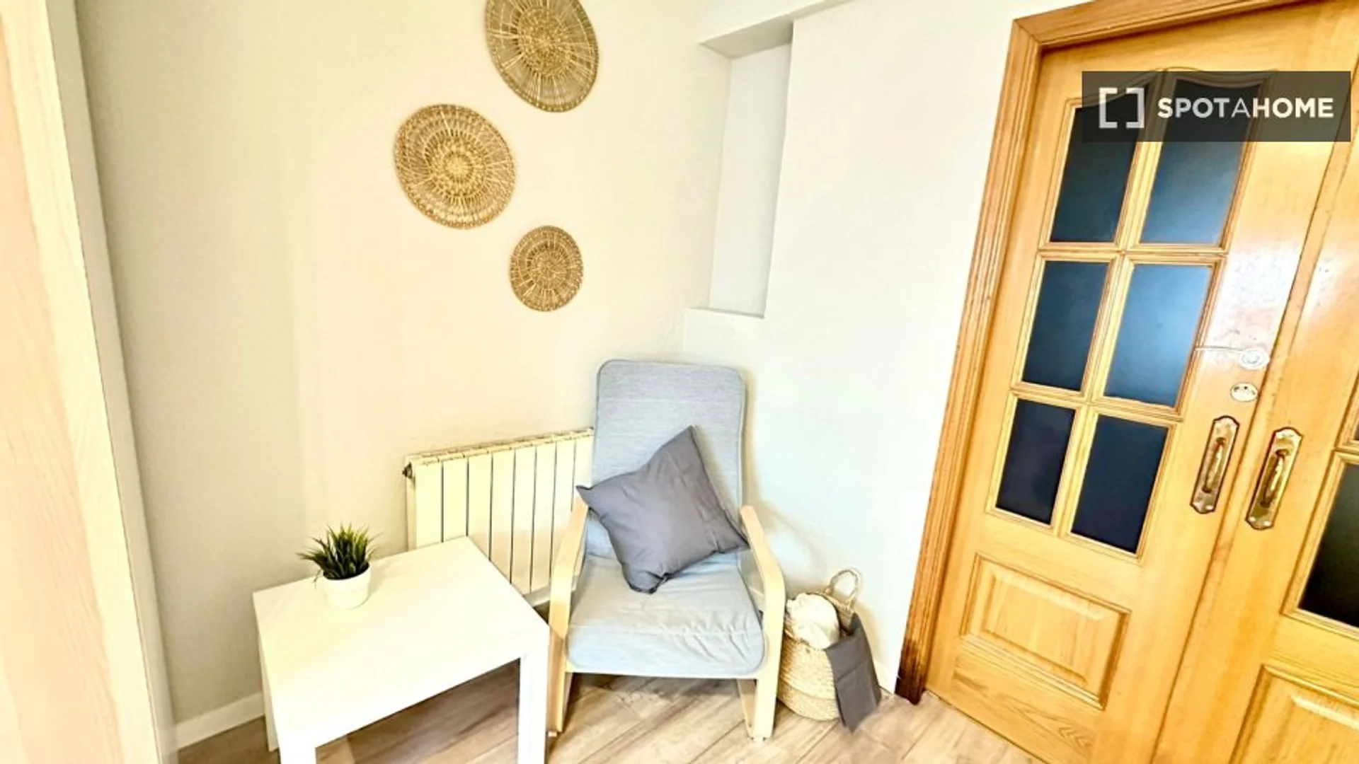 Comfortable and spacious student room in 
