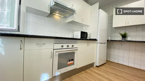 Private room at Calle de Francia, image 17 of 19