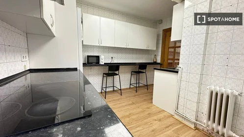 Private room at Calle de Francia, image 8 of 19