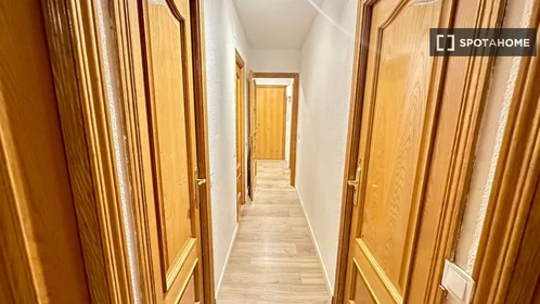 Private room at Calle de Francia, image 10 of 19