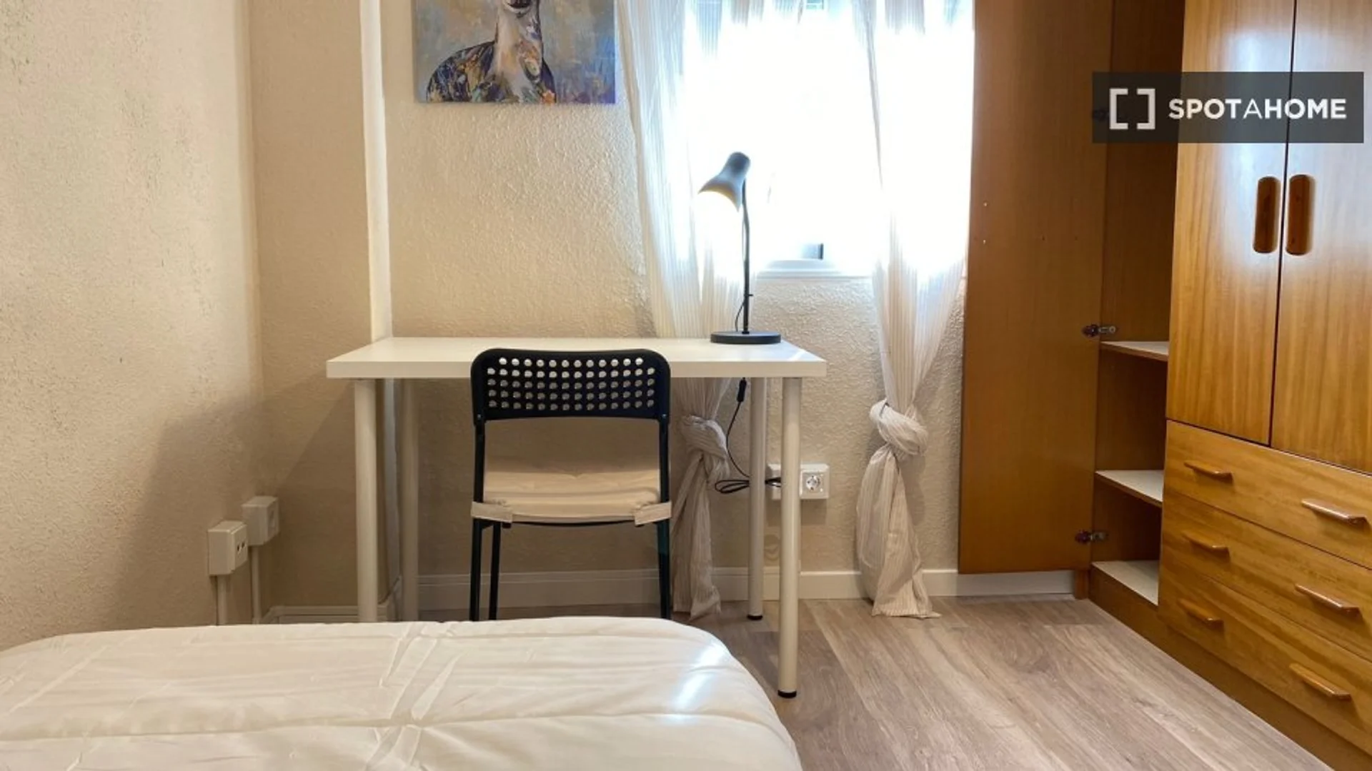 Economical student room with convenient location in 