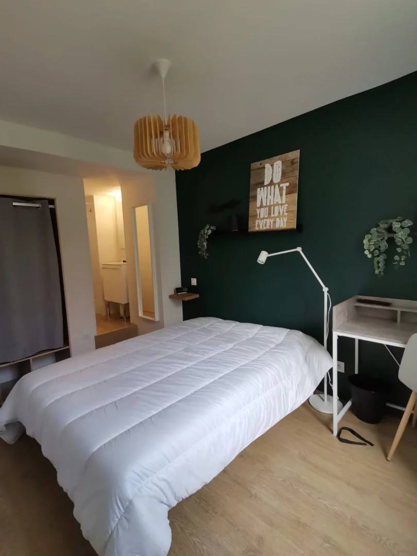 Habitación acogedora para estudiantes disponible en 