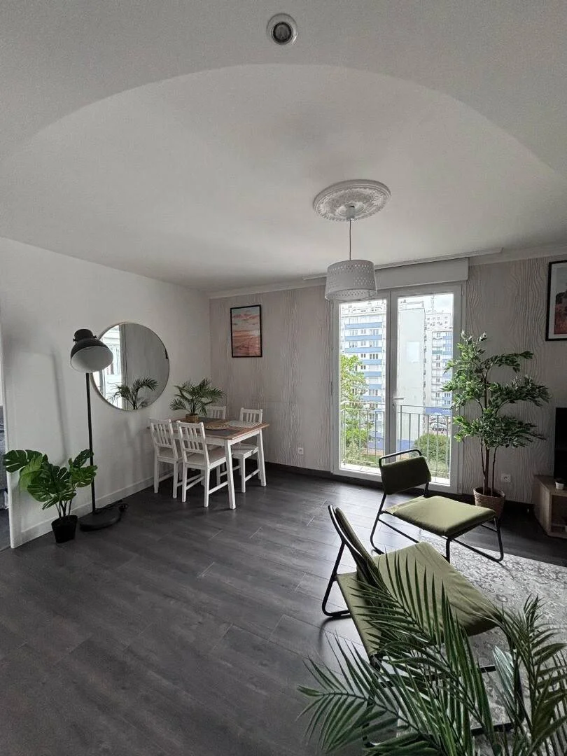 Habitación acogedora para estudiantes disponible en 