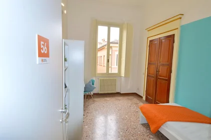 Quarto privado em Corso Canalgrande, Circoscrizione 1, imagem 1 de 10