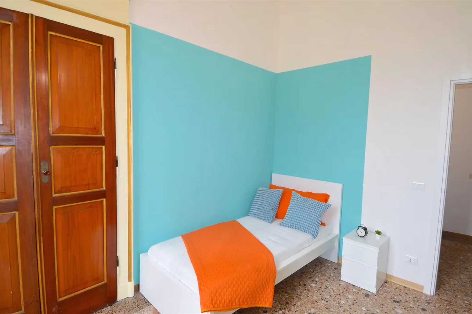 Quarto de estudante económico perto do campus em 