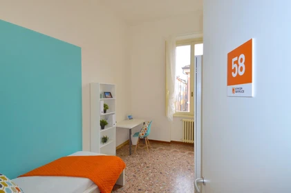 Renting rooms by the month in Modena