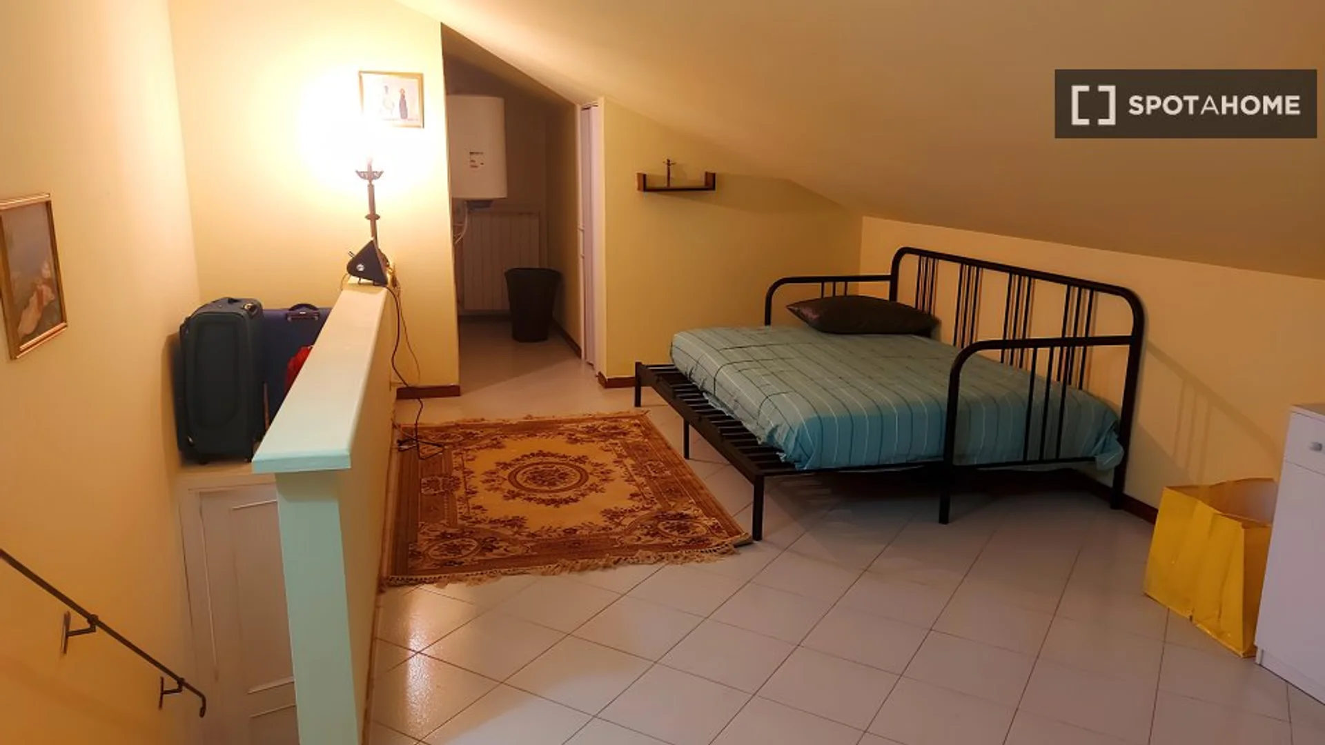 Habitación estudiantil económica con ubicación conveniente en 
