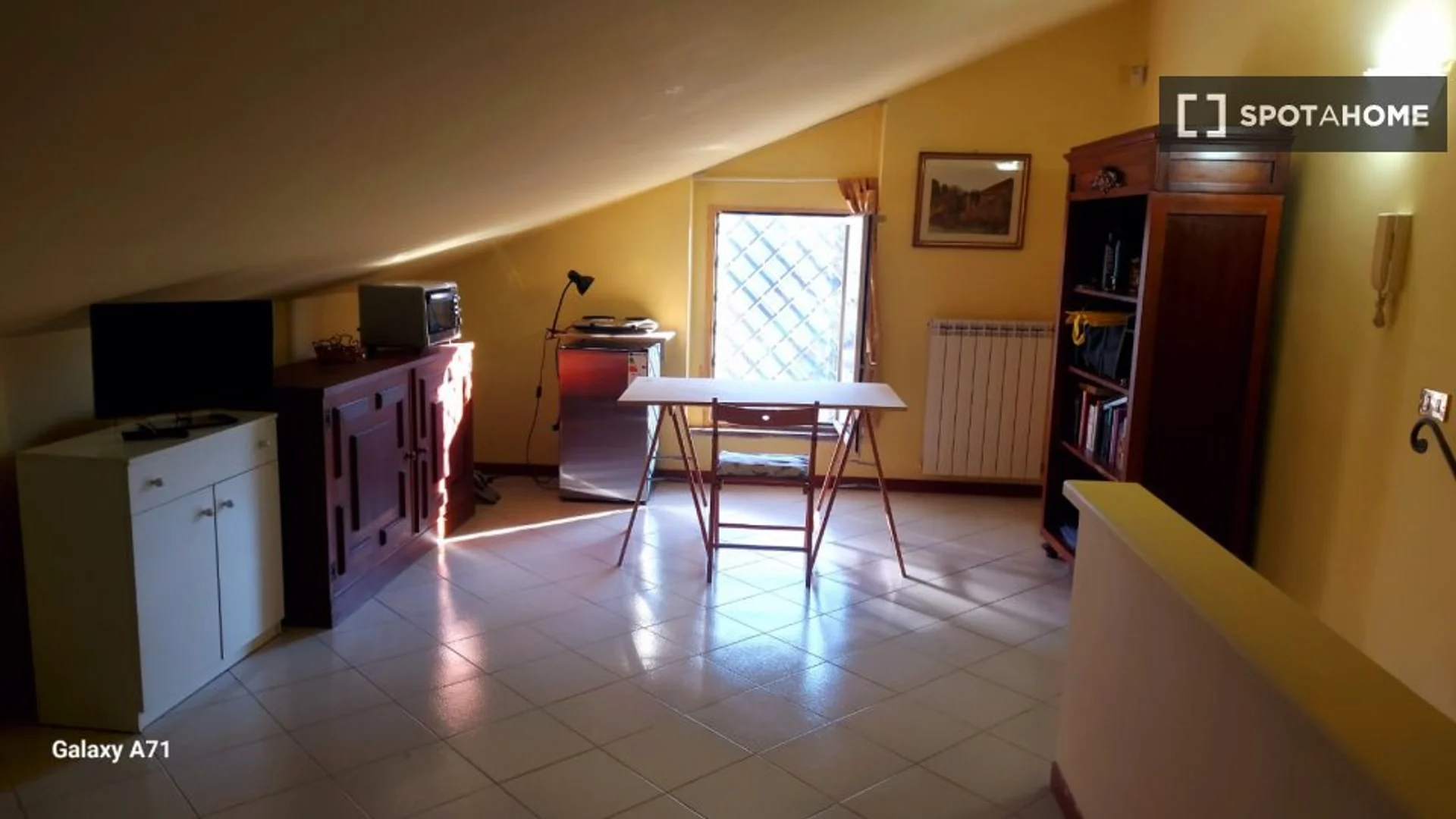 Habitación estudiantil económica con ubicación conveniente en 
