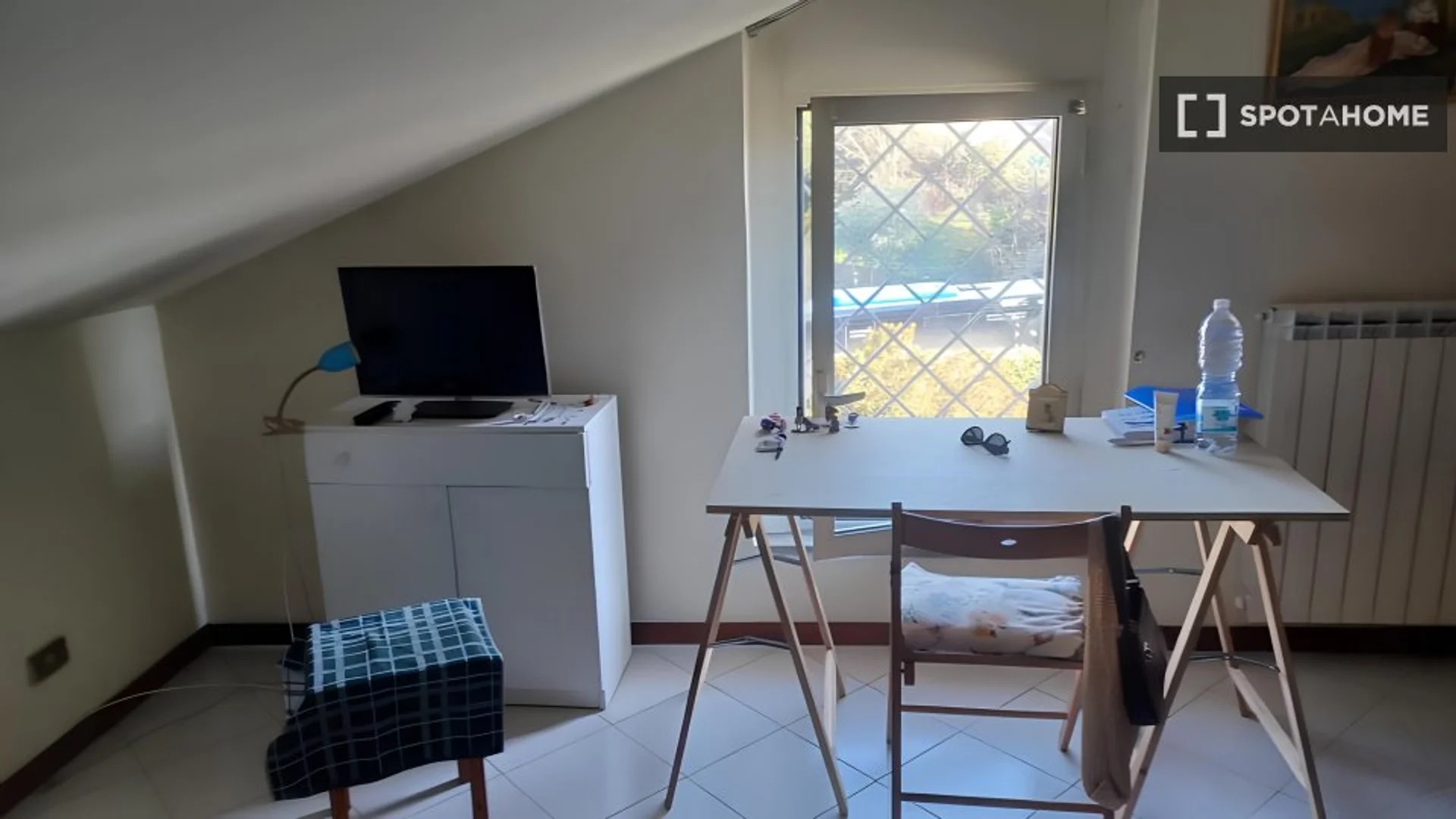 Habitación para estudiantes en  con área de estudio y facilidades compartidas