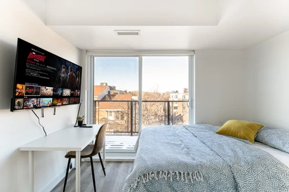 Quarto para alugar num apartamento partilhado em Toronto