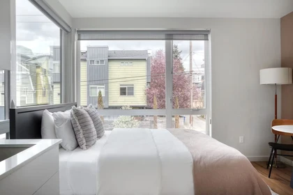 Nowoczesne i jasne mieszkanie w Seattle