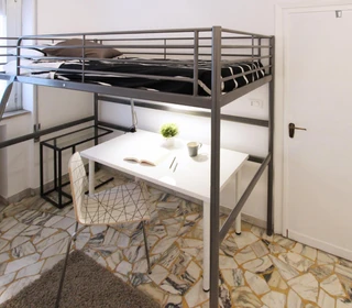 Renting rooms by the month in Venezia