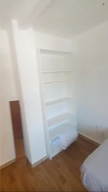 Pokój do wynajęcia z podwójnym łóżkiem w Pozuelo De Alarcón