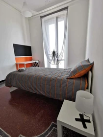 Cheap private room in Genova