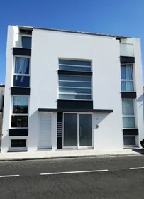 Logement entier à Rua da Praia dos Santos 35, image 2 de 22