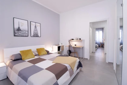 Alquiler de habitación en piso compartido en Brescia