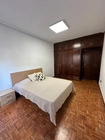 Quarto para alugar com cama de casal em Logroño