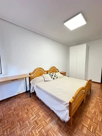 Jasny pokój prywatny w Logroño
