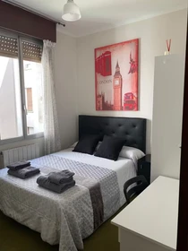 Pokój do wynajęcia z podwójnym łóżkiem w Bilbao