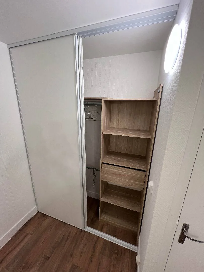 Bezahlbares Zimmer für Studenten mit ausreichender Beleuchtung in 