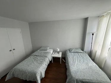 Quarto para alugar com cama de casal em Toronto