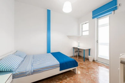 Renting rooms by the month in Bari