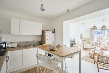 Habitación privada en 12 Rue des Cent-Têtes, 59300 Valenciennes, France, imagen 19 de 24