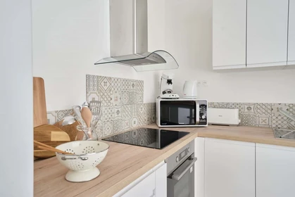 Habitación privada en 12 Rue des Cent-Têtes, 59300 Valenciennes, France, imagen 21 de 24