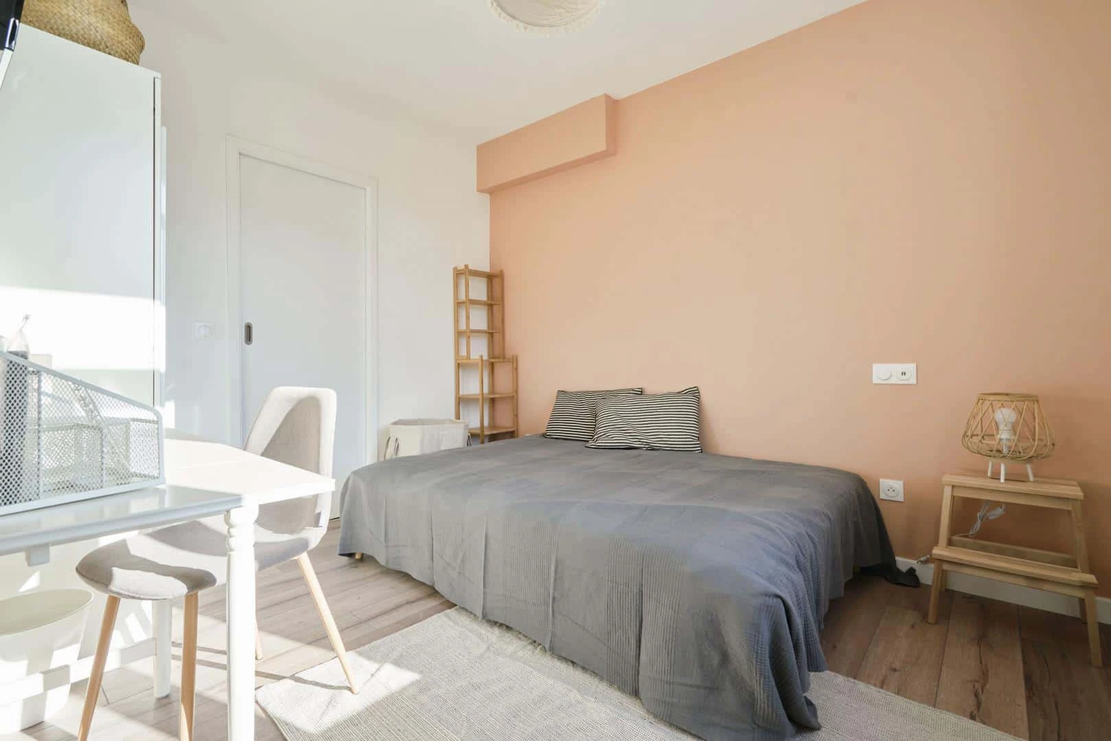 Habitación acogedora para estudiantes disponible en 