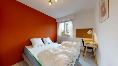 Pokój do wynajęcia z podwójnym łóżkiem w Aix-en-provence