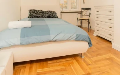 Renting rooms by the month in {area}