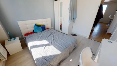 Chambre privée à Boulevard de Larramet, Fontaine Lestang-Bagatelle-Papus, image 1 de 10
